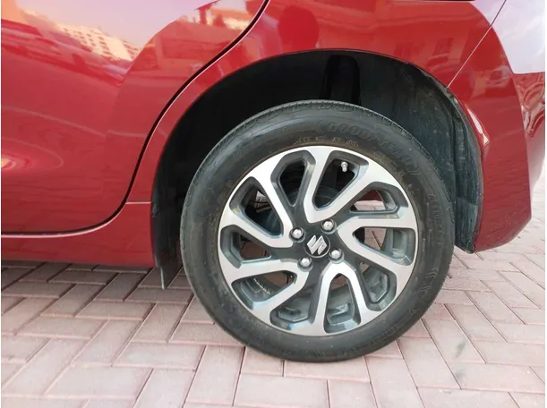 Car image 9
