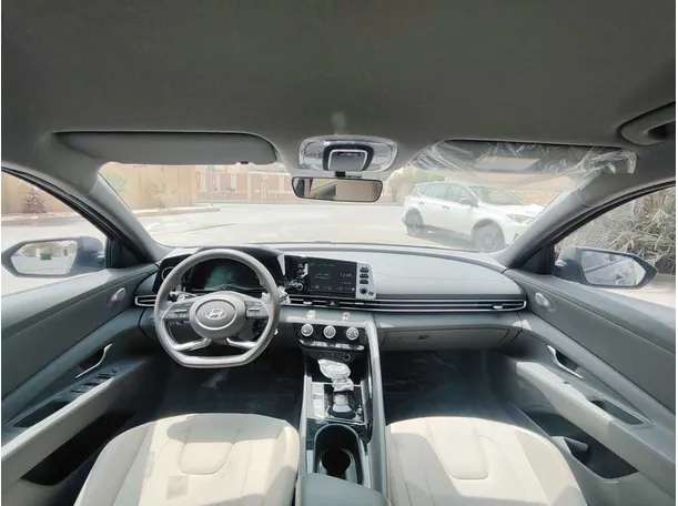 Car image 18