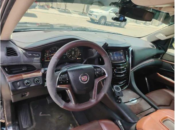 Car image 11