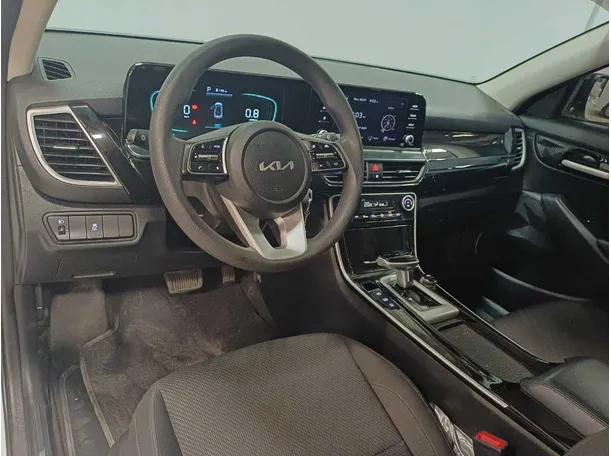 Car image 11