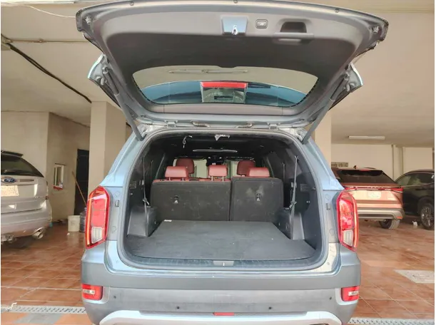 Car image 28