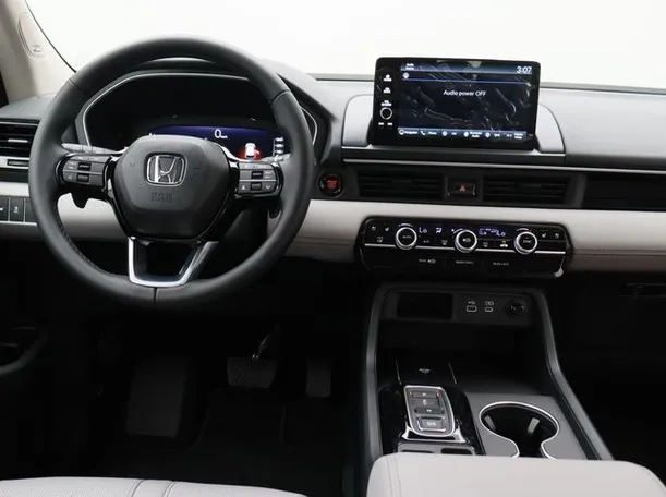 Car image 14