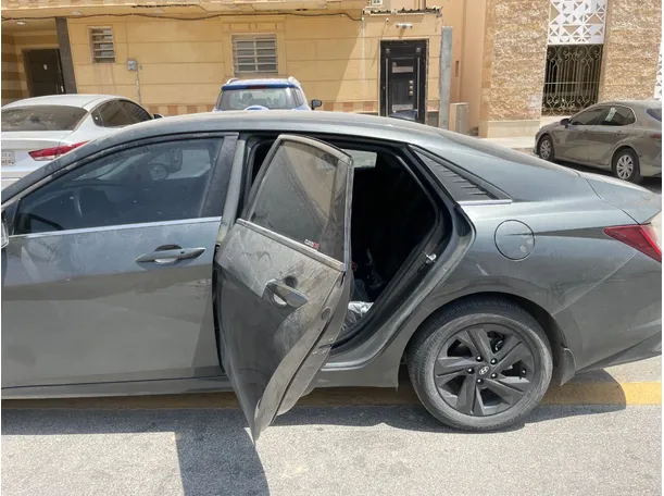 Car image 15
