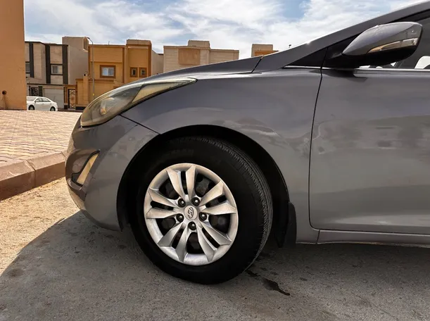 Car image 9