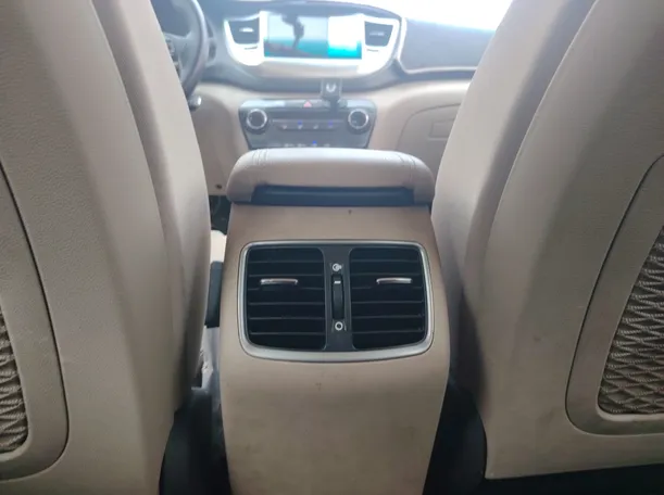 Car image 27