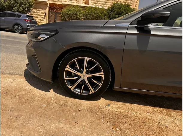 Car image 9