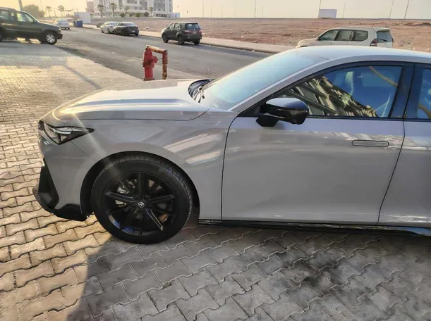 Car image 9