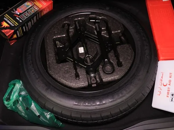 Car image 15