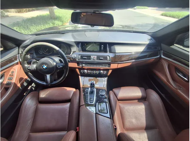 Car image 14
