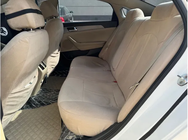 Car image 13