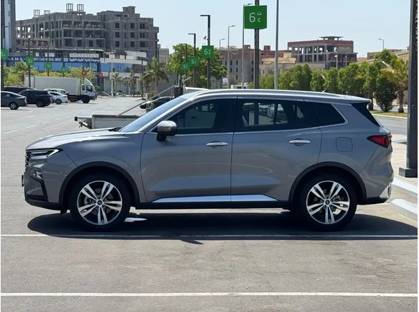 Car image 8