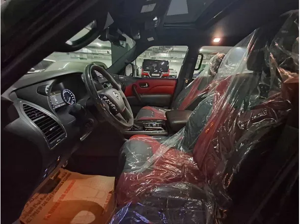 Car image 12