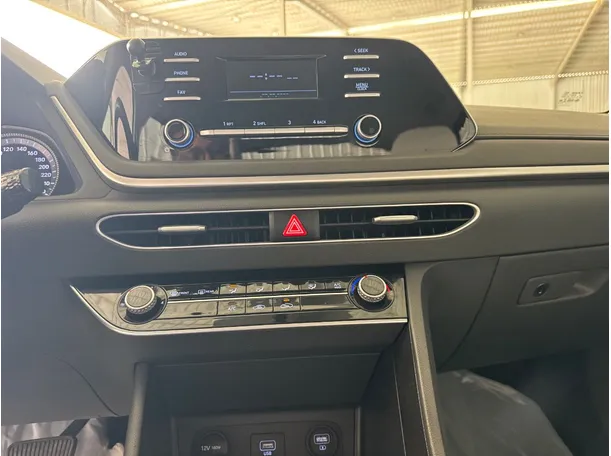 Car image 12