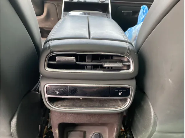 Car image 30