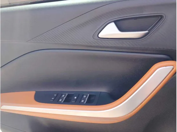 Car image 27