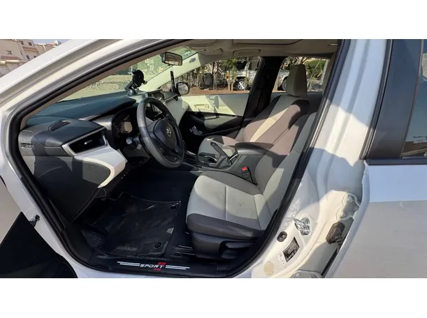 Car image 10