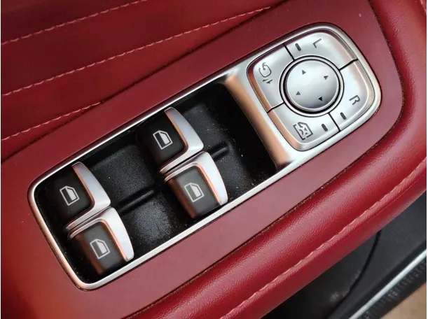 Car image 30