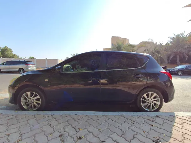 Car image 4