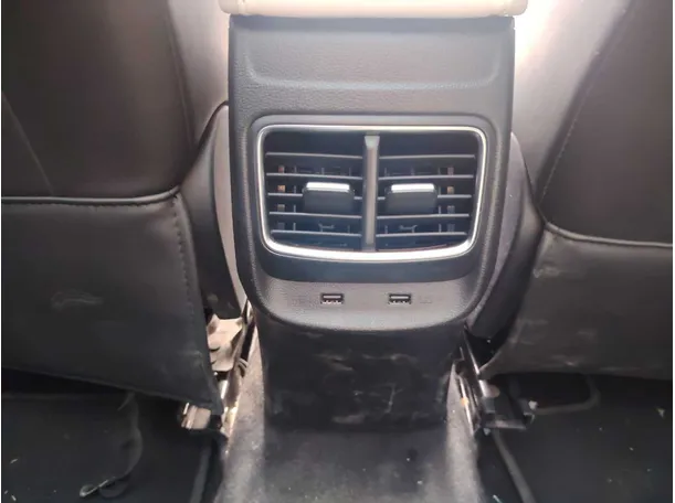Car image 28