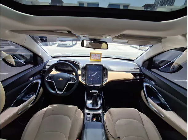 Car image 14