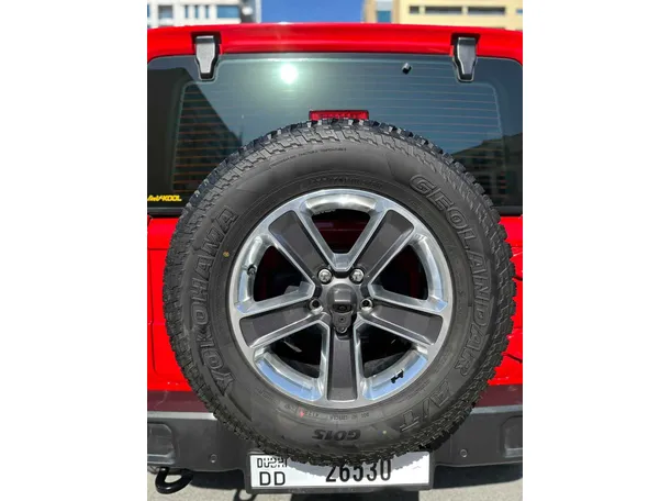 Car image 10