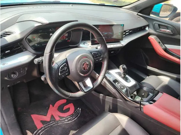 Car image 13