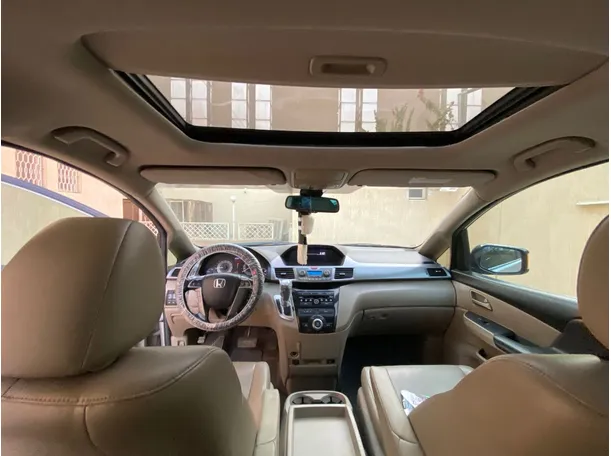 Car image 18