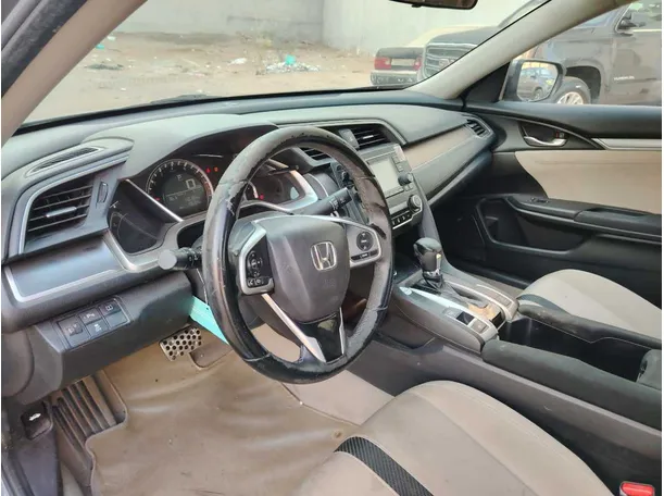 Car image 13