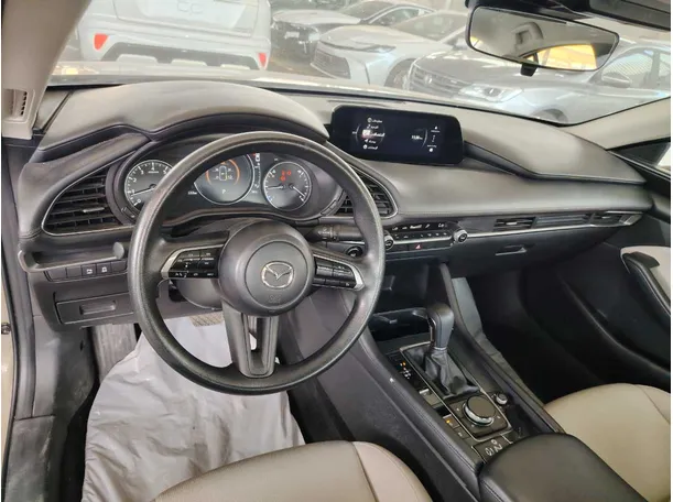 Car image 16