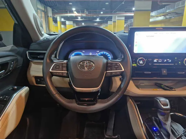 Car image 18