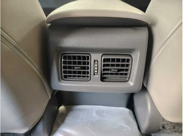 Car image 37