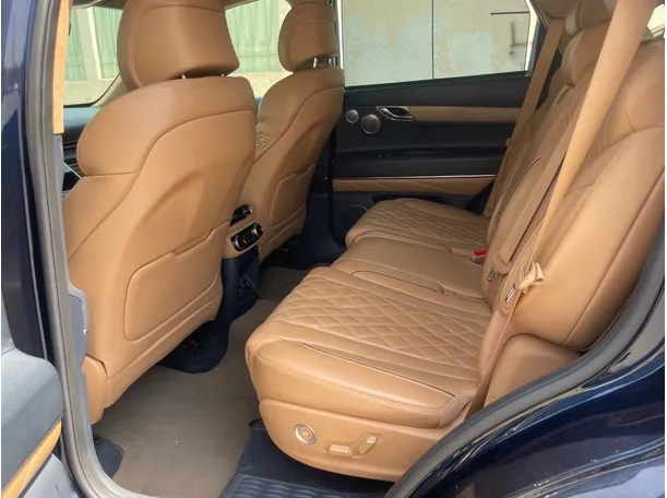 Car image 16