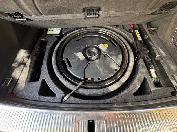 Car image 26