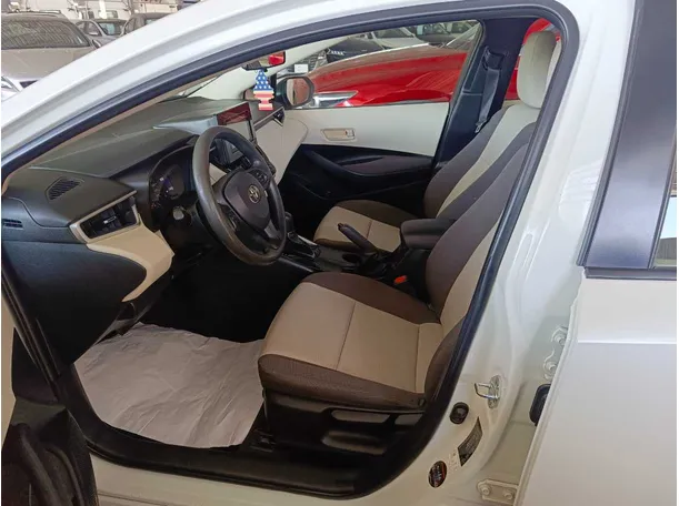 Car image 10