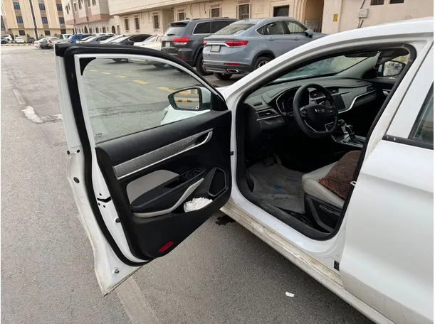 Car image 9