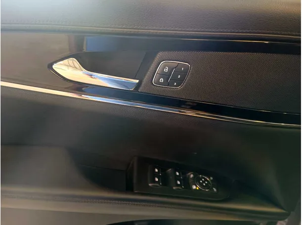 Car image 36