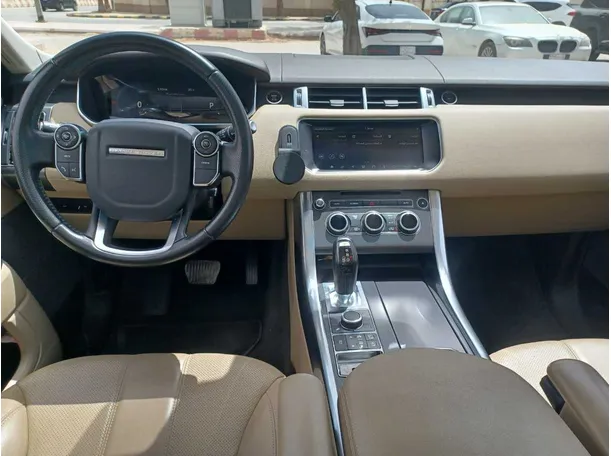 Car image 17