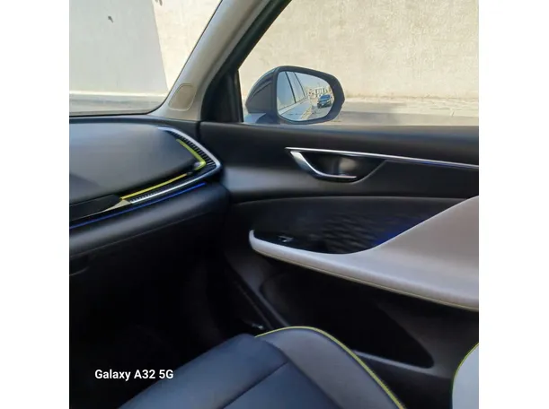 Car image 25