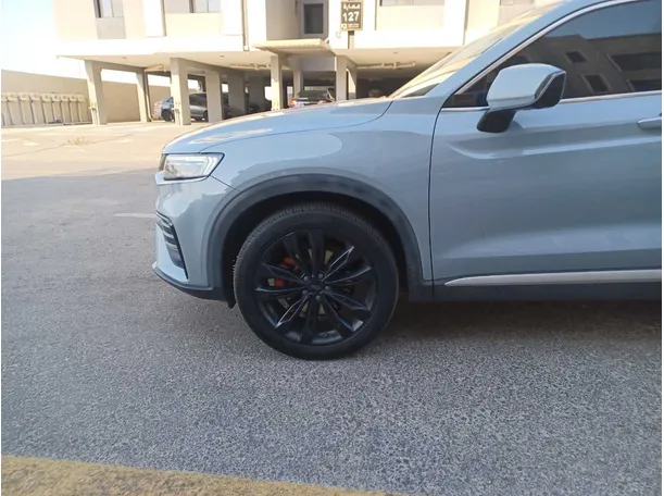 Car image 9