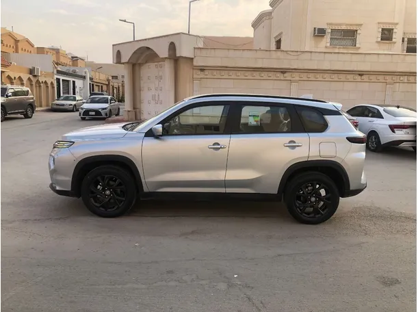 Car image 8