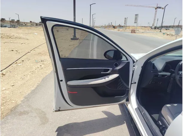Car image 11