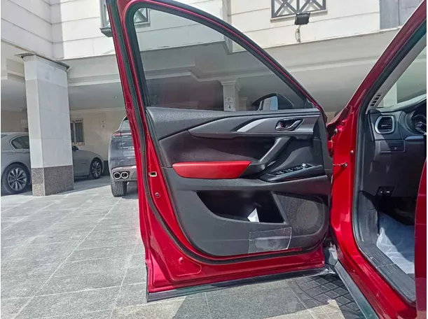 Car image 12