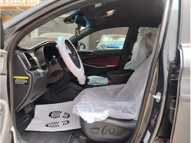 Car image 14
