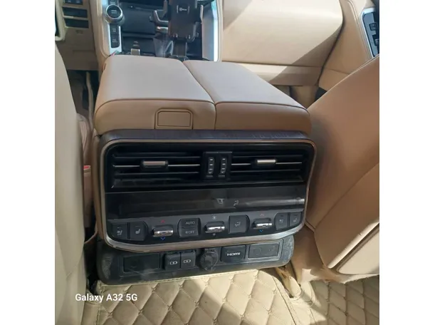 Car image 33