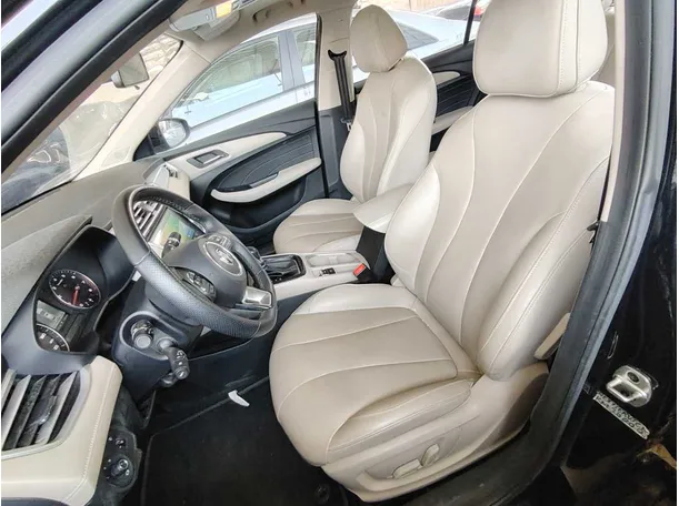 Car image 15