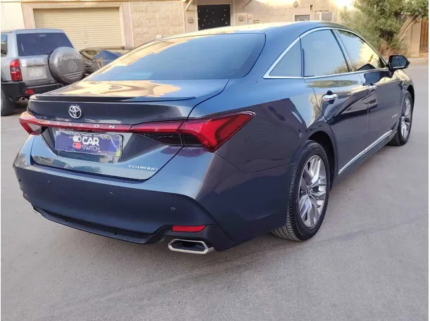 Car image 5