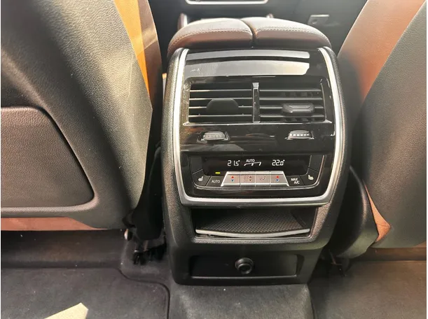 Car image 35