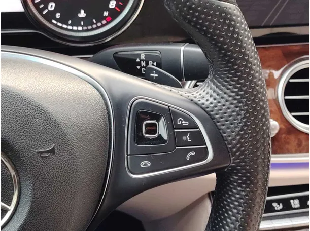 Car image 32