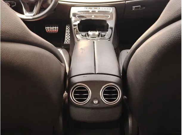 Car image 29