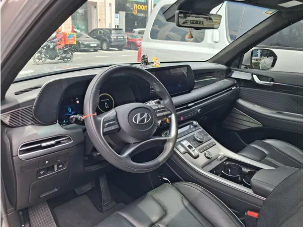 Car image 7